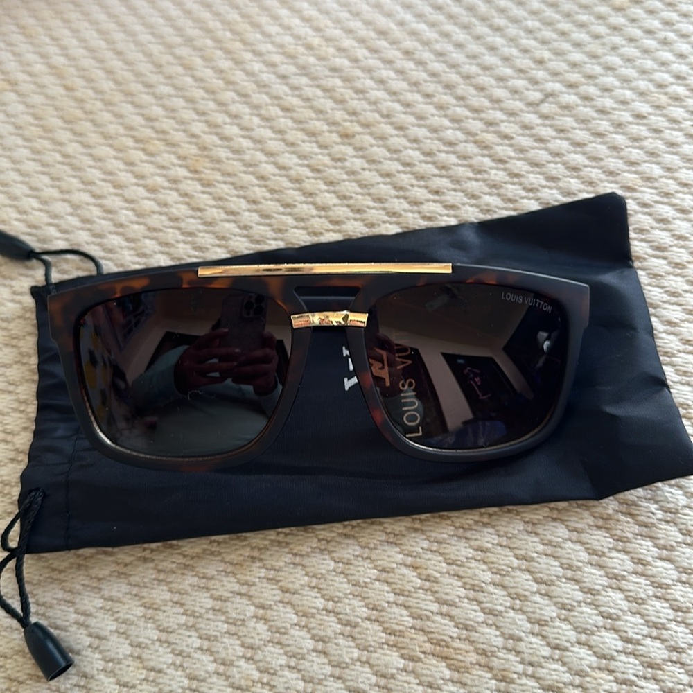 Luxury fashion ladies sunglasses 😎 🆕 - Picture 6 of 6